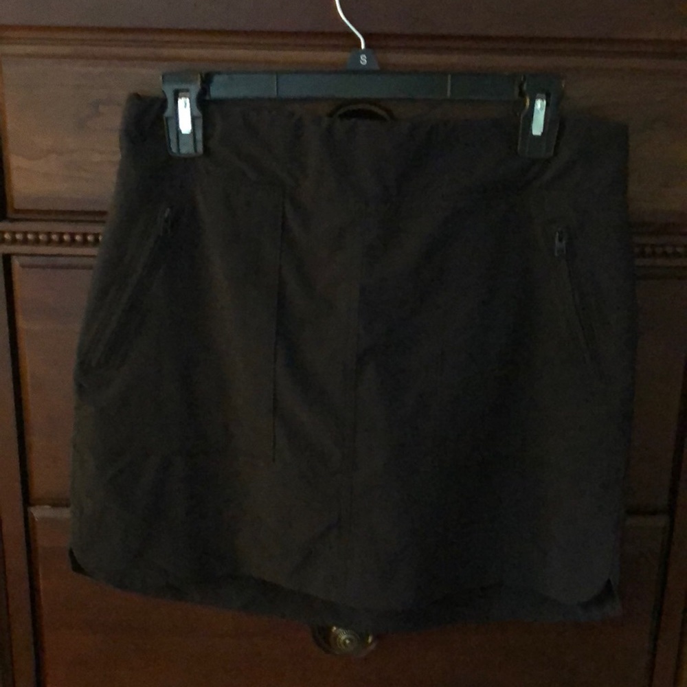 Athlete black skirt, never worn